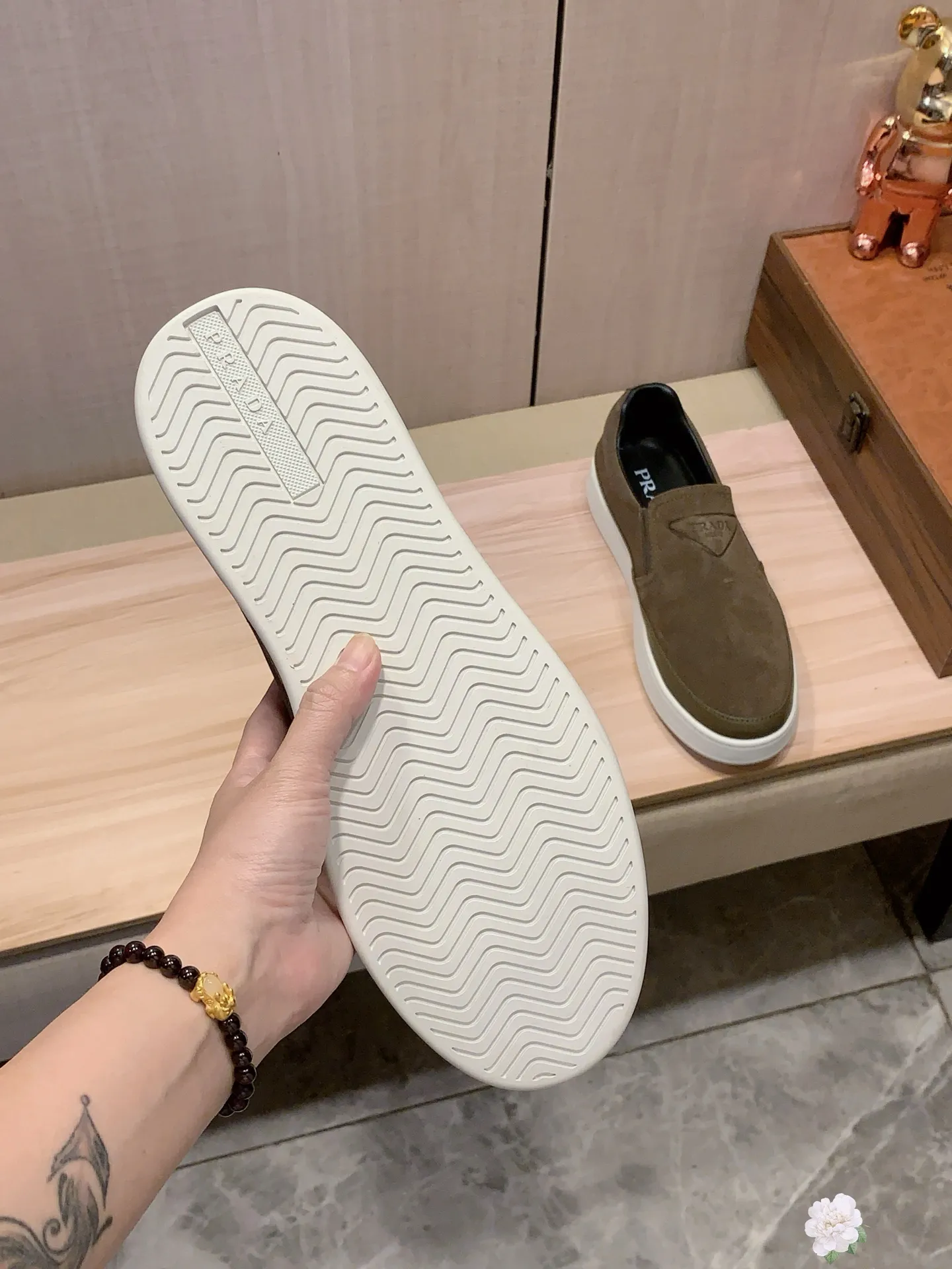 Men's Men's Shoes💰442💰💰🎩🎩[Lightning][Lightning] "PRADA*" The latest and most popular casual shoes, top brand [seduce] luxury ~ purchasing agency, top quality ~. [Strong] The upper is made of imported breathable cowhide with material ➕ breathable sheepskin feet (•) and fine workmanship. The original stylish and stylish soft rubber wear-resistant and non-slip outsole is light and comfortable on the feet. The real thing looks better when photographed. b66: code: 38-44, 4️⃣ colors selected